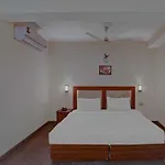 Oyo 75948 Hotel Tushar Continental